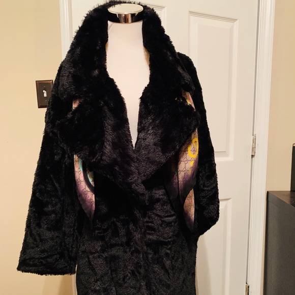 🚨SALE🎉{One Left Small} Vegan Fur Black Coat - Picture 9 of 9